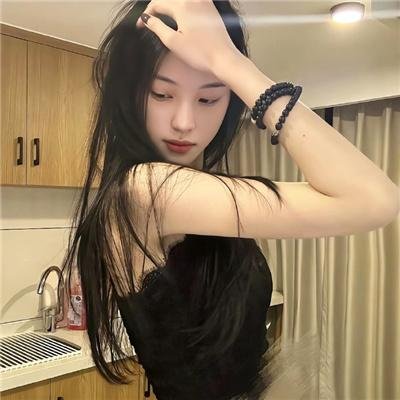 照片中的女孩